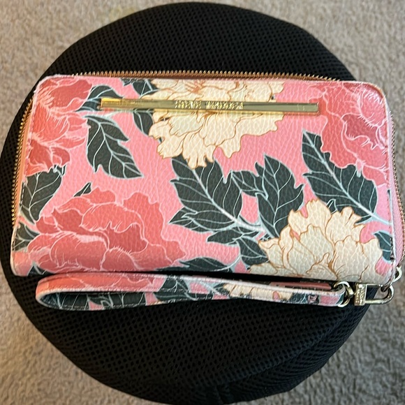 Steve Madden Pink Green Floral Wristlet Wallet - Picture 1 of 6